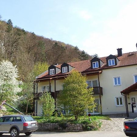 Hotel-Gasthof Zur Krone Riedenburg Esterno foto