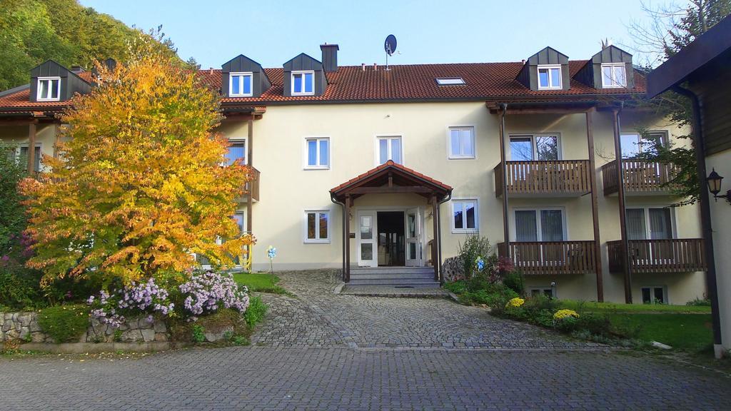 Hotel-Gasthof Zur Krone Riedenburg Esterno foto