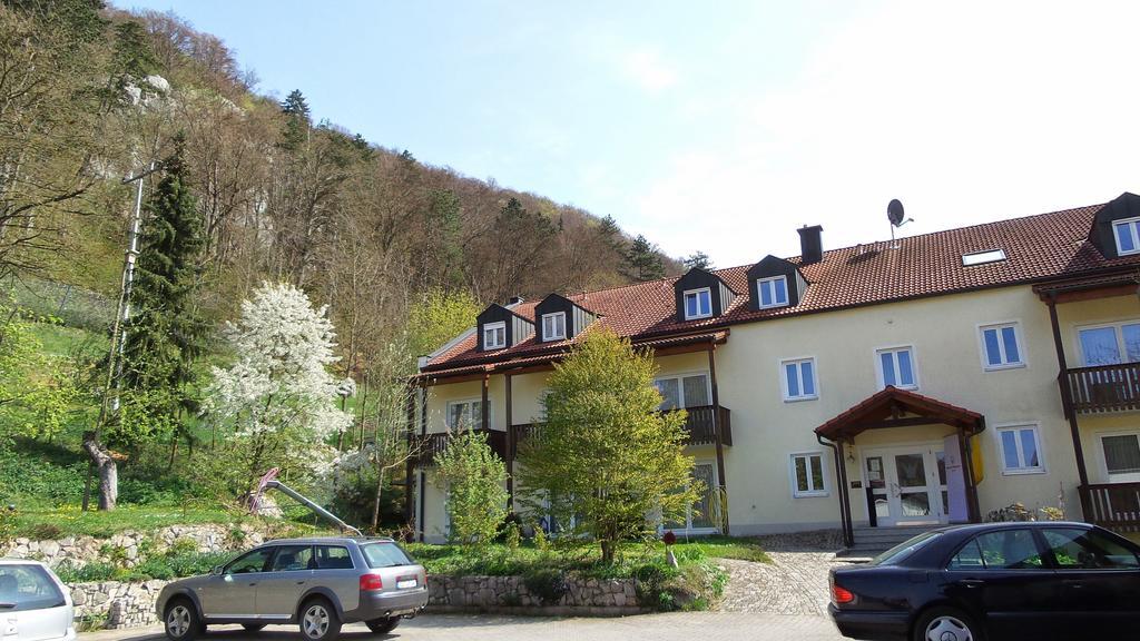 Hotel-Gasthof Zur Krone Riedenburg Esterno foto